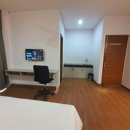 Mallenzo Suites Dlf Phase 1 Gurgáon Kültér fotó