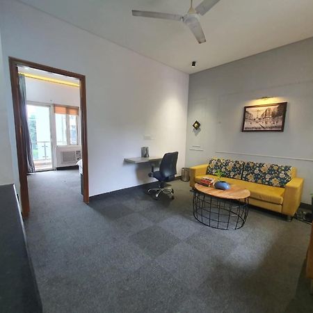 Mallenzo Suites Dlf Phase 1 Gurgáon Kültér fotó