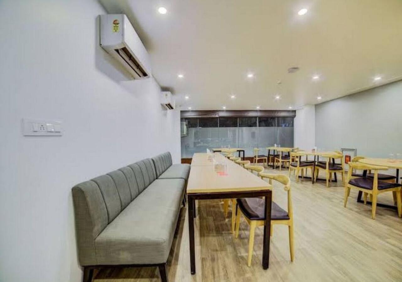 Mallenzo Suites Dlf Phase 1 Gurgáon Kültér fotó
