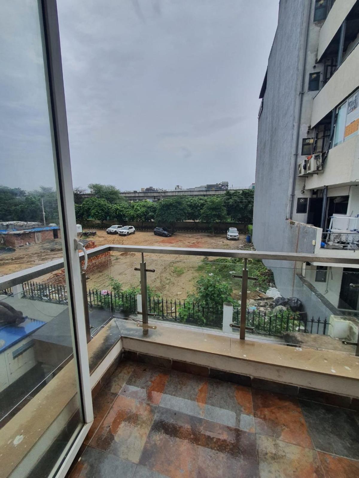 Mallenzo Suites Dlf Phase 1 Gurgáon Kültér fotó